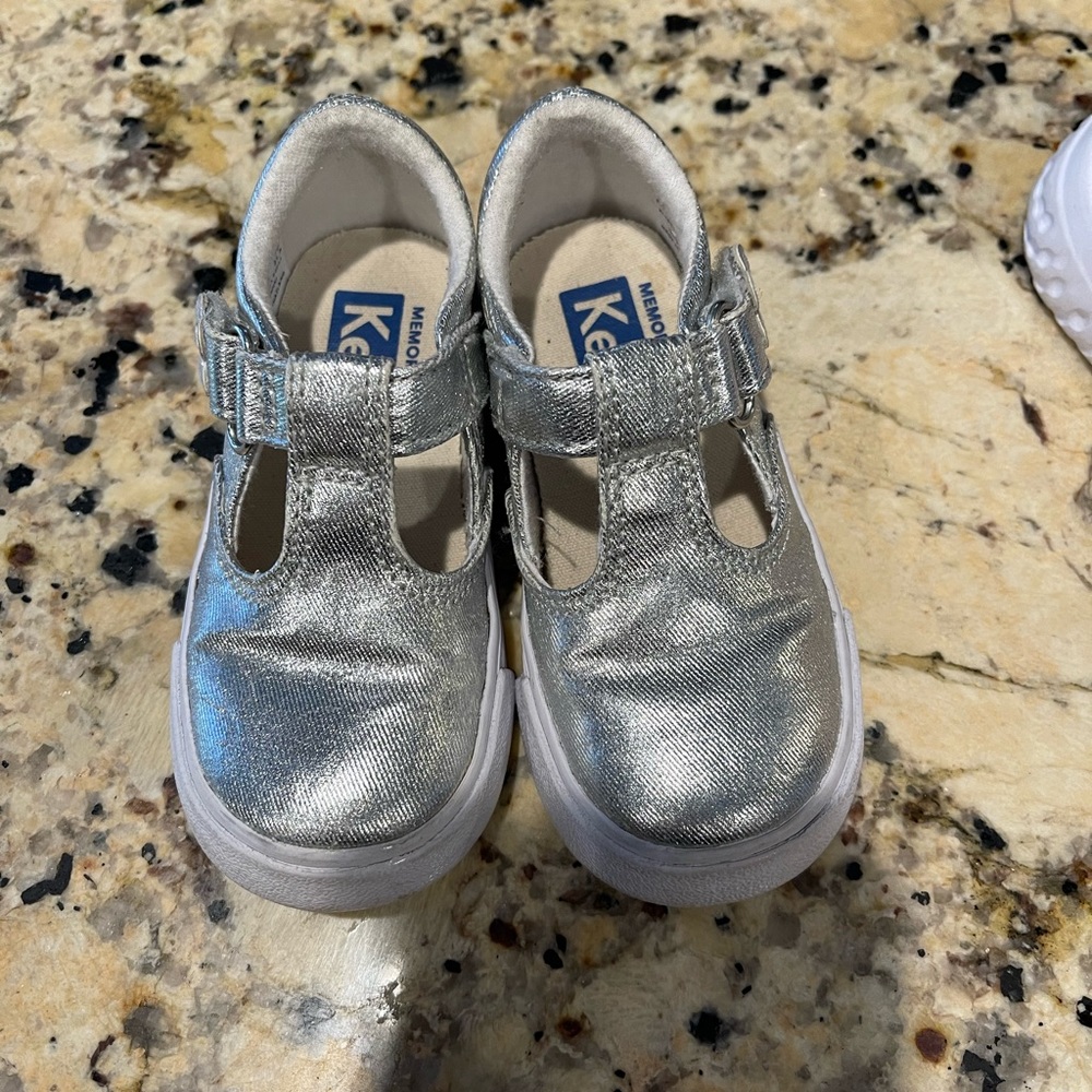 Size 5.5 silver Keds